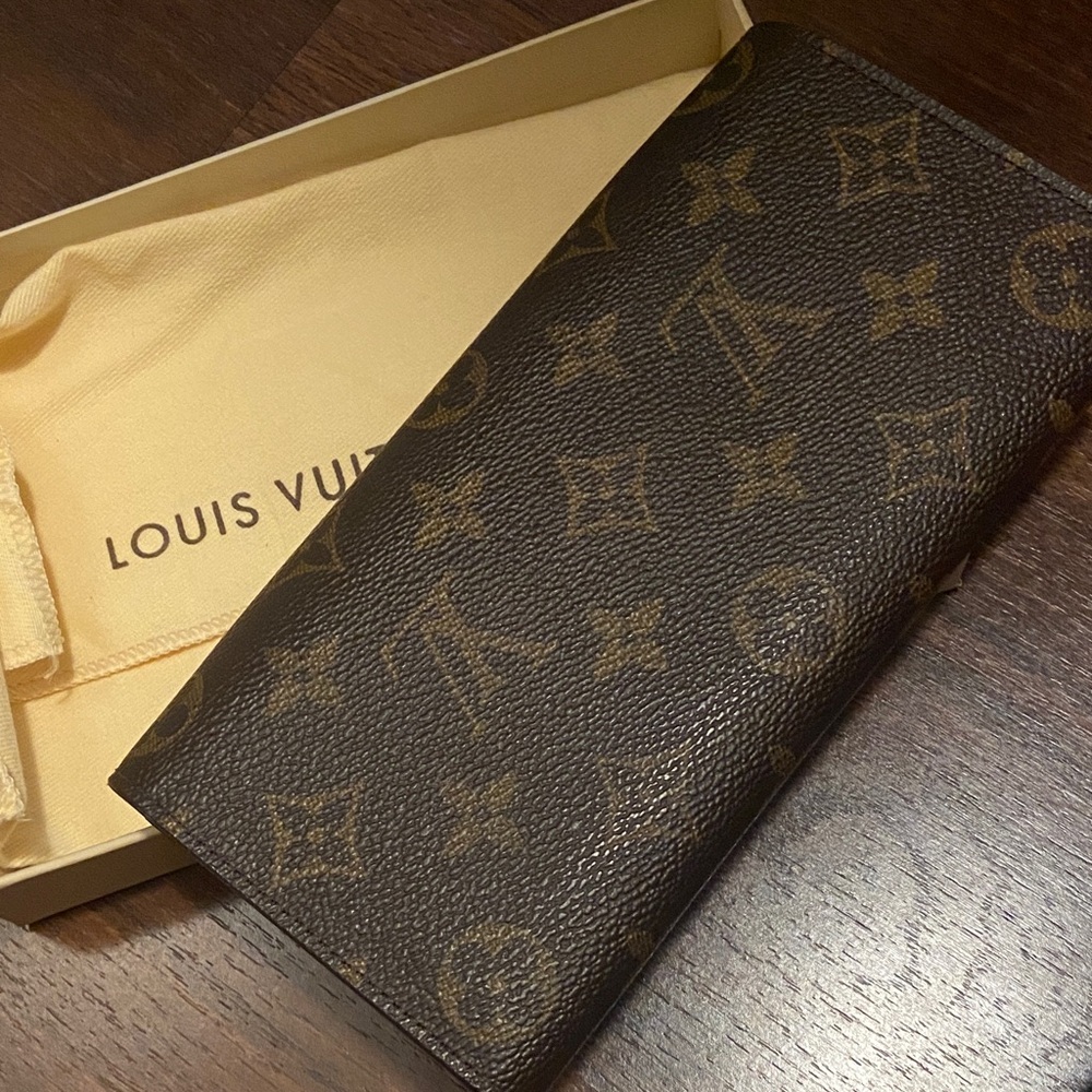 Louis Vuitton Emelie Monogram Wallet 💕 - Picture 6 of 8